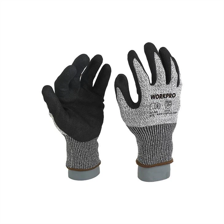 כפפות עמידות לסכינים