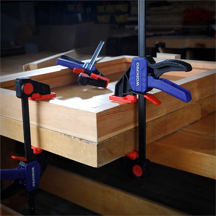 LIGHTWEIGHT QUICK RELEASE BAR CLAMP