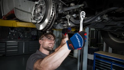 מברג Vs. מקדח: באיזה מהן כדאי להשתמש בהידוק?